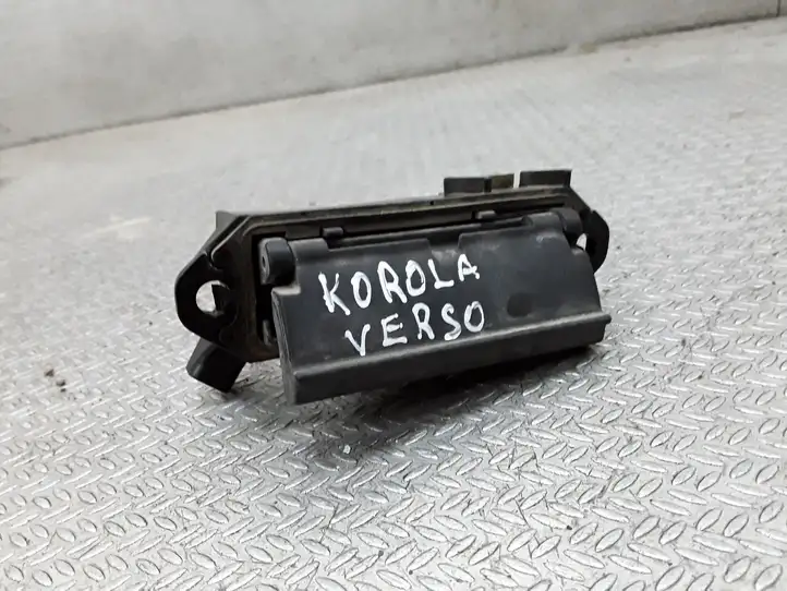 Toyota Corolla Verso E121 (2001 - 2004) Ручка крышки багажника — фото 1