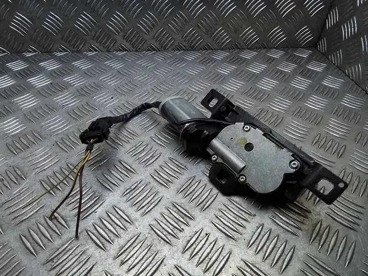 BMW 7 E65 E66 (2001 - 2008)  489050880 Притягиватель задней крышки