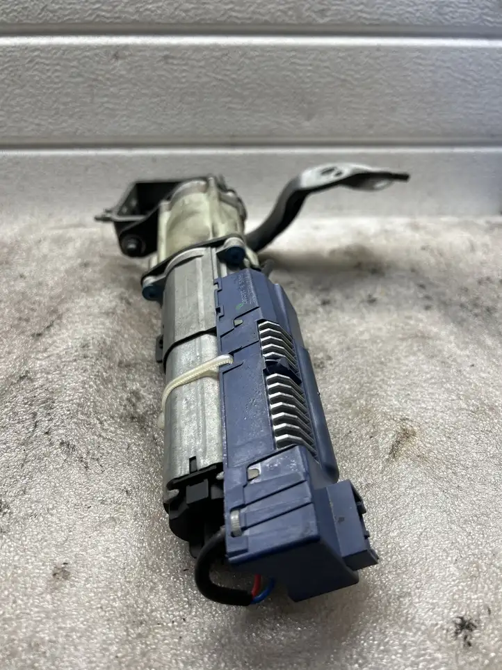 Audi A6 (2004 - 2008)  E5030018 Притягиватель задней крышки