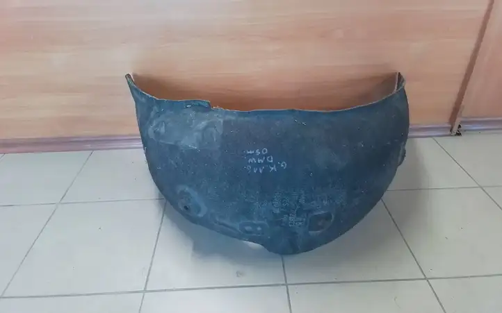 BMW 1 E81 E87 (2004 - 2011)  7123523 Задний подкрылок