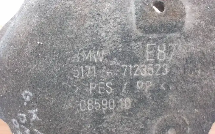 BMW 1 E81 E87 (2004 - 2011)  7123523 Задний подкрылок