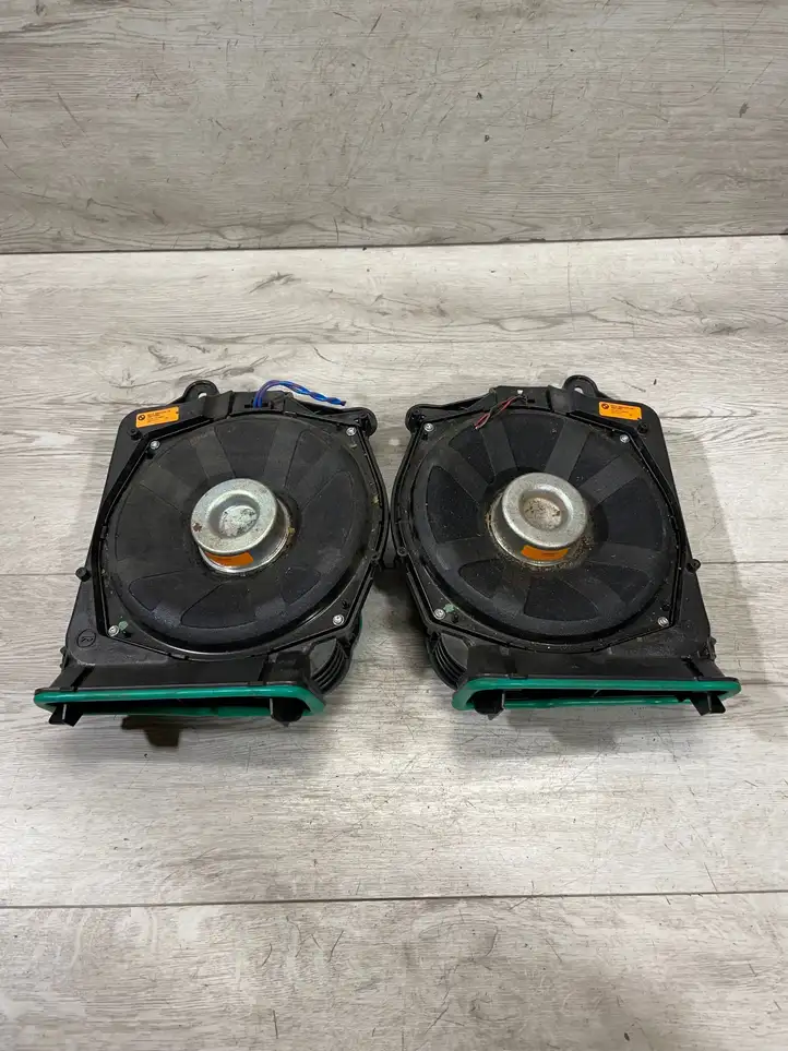 BMW 5 G30 G31 (2016 - ) 6801076 Сабвуфер — фото 1