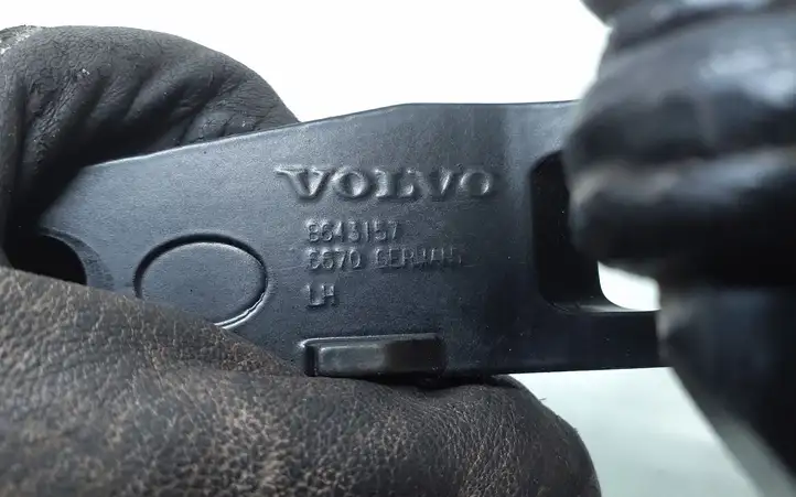 Volvo V70 (2000 - 2004) 8643157 Петли крышки багажника — фото 5