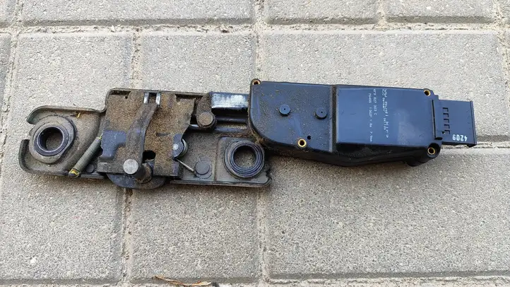 Audi A6 S6 C6 4F (2008 - 2011) 4F9827383C Доводчик крышки багажника — фото 1