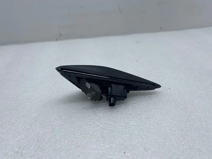 Tesla Model X (2021 - ) 175542300B Боковая камера в крыле — фото 3