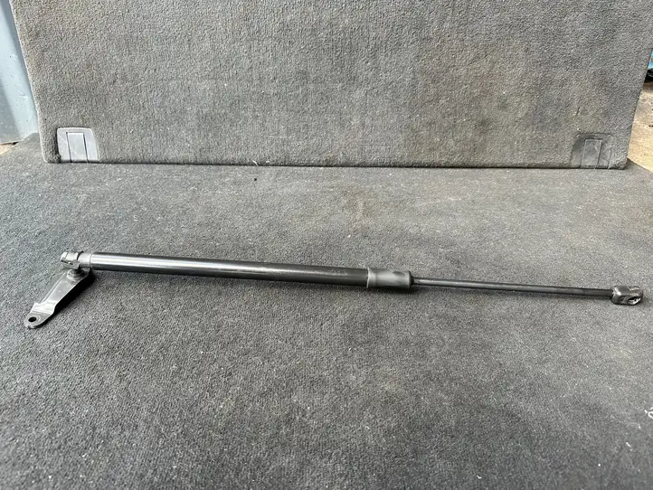 Volkswagen T-Roc (2017 - )  2GA827550C Амортизатор задней крышки