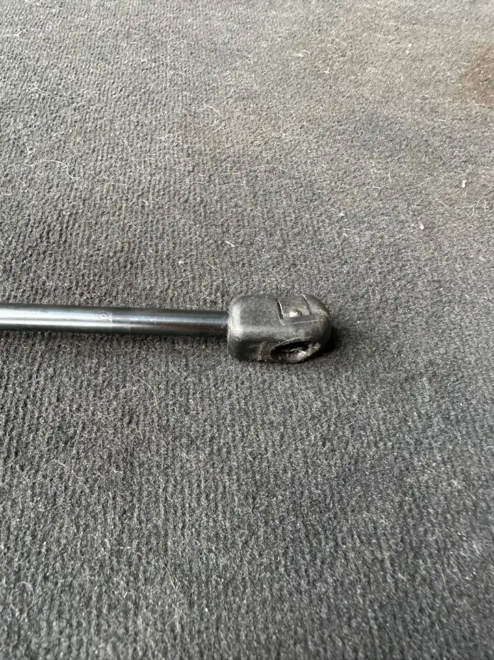 Volkswagen T-Roc (2017 - )  2GA827550C Амортизатор задней крышки