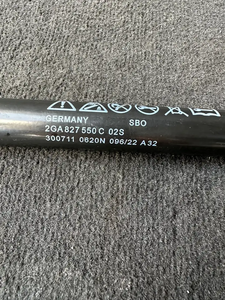 Volkswagen T-Roc (2017 - )  2GA827550C Амортизатор задней крышки