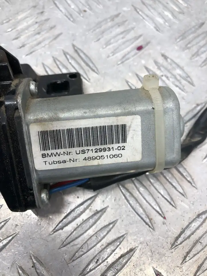 BMW 5 E60 E61 (2004 - 2010) US712993102 Доводчик крышки багажника — фото 5