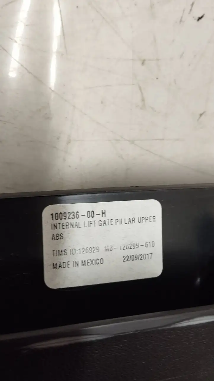 Tesla Model S (2016 - 2021) 100923600h Обшивка багажника — фото 3