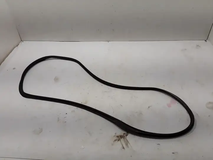 Audi A6 (2018 - )  4K9827705E Уплотнительная резина багажной двери (на кузове)