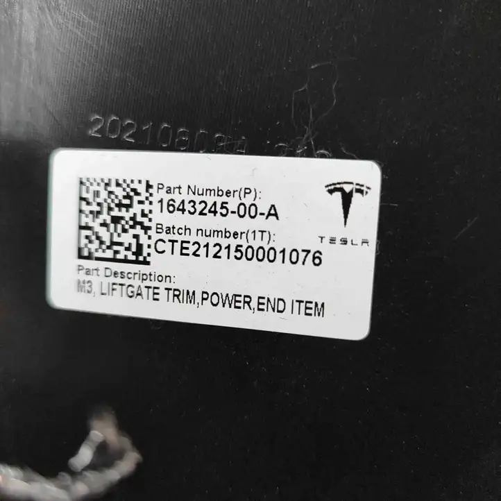Tesla Model 3 (2017 - 2023) 164324500A Обшивка багажника — фото 3