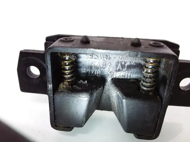 Seat Alhambra (Mk1) (2000 - 2010) 7M0827679H Буфер крышки багажника — фото 3