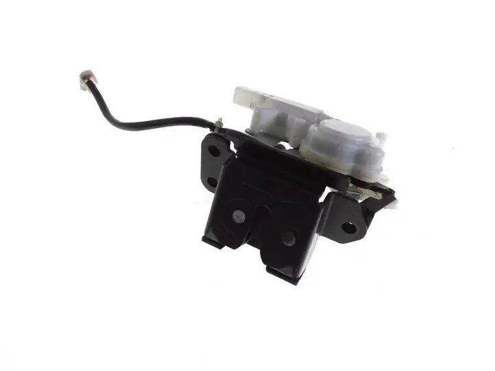 Mazda 5 (2005 - 2010)  6B26 Замок задней крышки