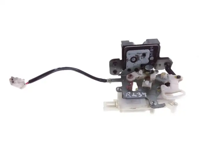 Mazda 5 (2005 - 2010)  6B26 Замок задней крышки