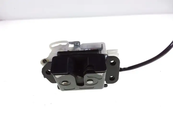 Mazda 5 (2005 - 2010)  6B26 Замок задней крышки