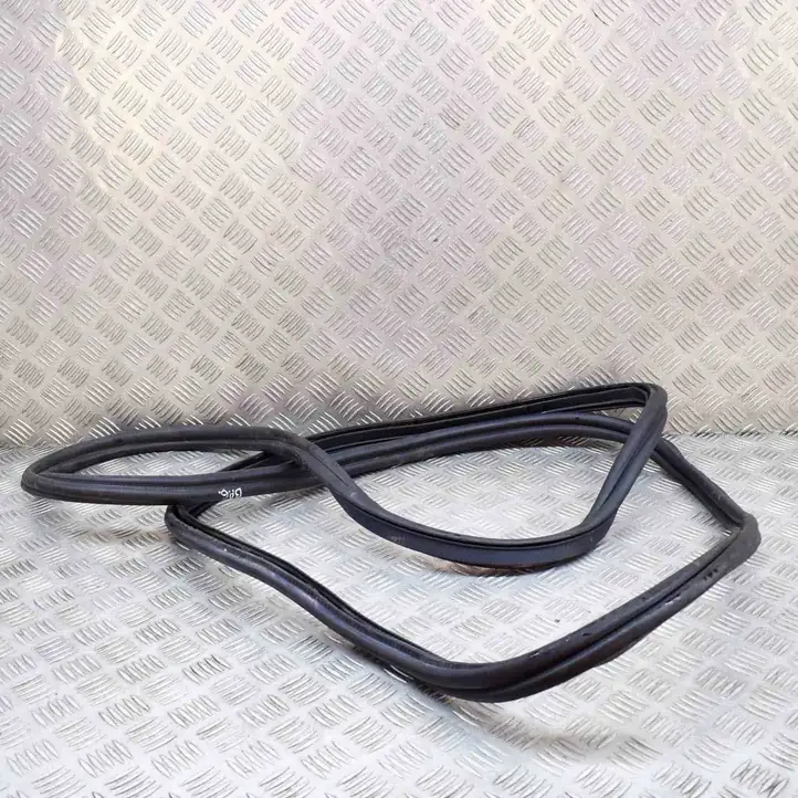 BMW 4 F36 Gran coupe (2014 - 2017) 7314602 Уплотнитель багажной двери (кузов) — фото 2