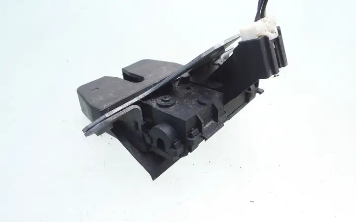 Ford Focus (2005 - 2008) 8M51R442A66EC Замок крышки багажника — фото 2