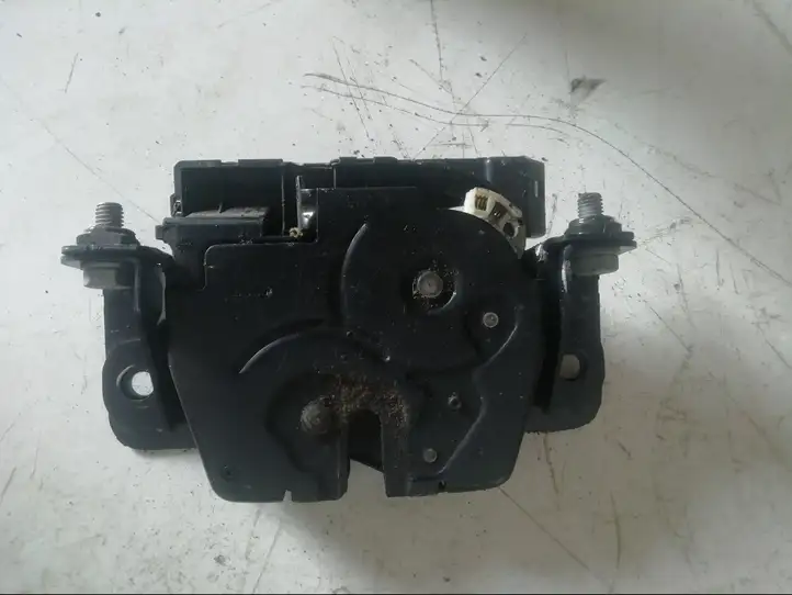 BMW X3 F25 (2010 - 2017)  912935105 Замок задней крышки