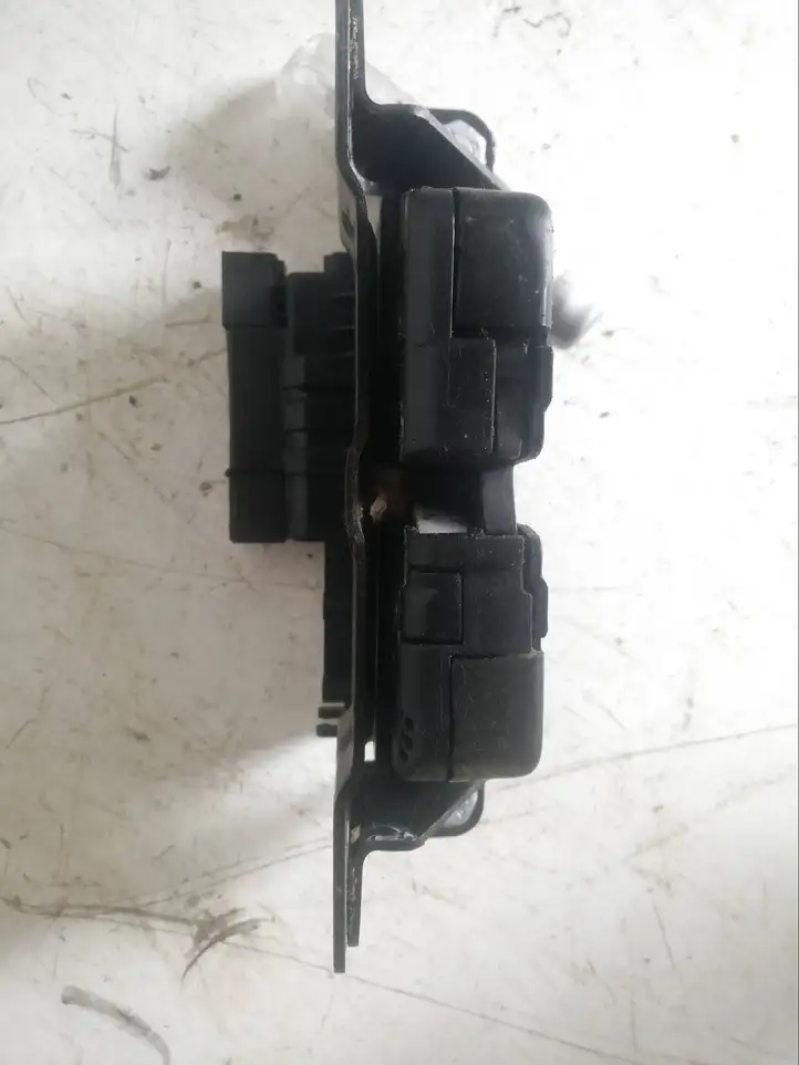 BMW X3 F25 (2010 - 2017)  912935105 Замок задней крышки