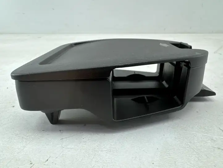 Audi A3/S3 8Y (2020 - ) 8W0860285 Держатель аварийного знака — фото 3