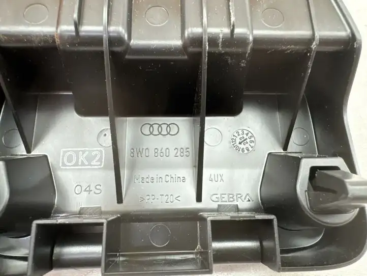 Audi A3/S3 8Y (2020 - ) 8W0860285 Держатель аварийного знака — фото 7