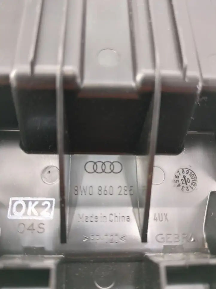 Audi A3/S3 8Y (2020 - ) 8W0860285 Держатель аварийного знака — фото 6
