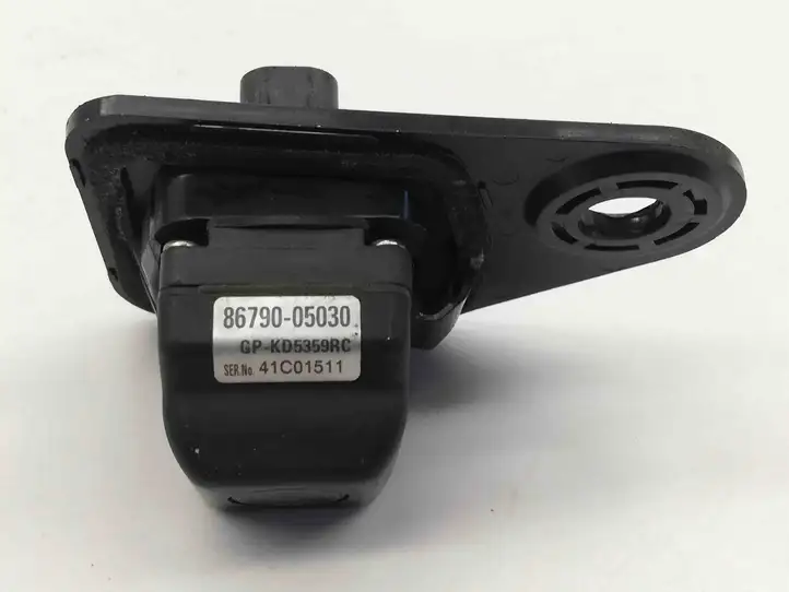 Toyota Avensis T270 (2012 - 2015)  8679005030 Видеокамера заднего вида в бампере