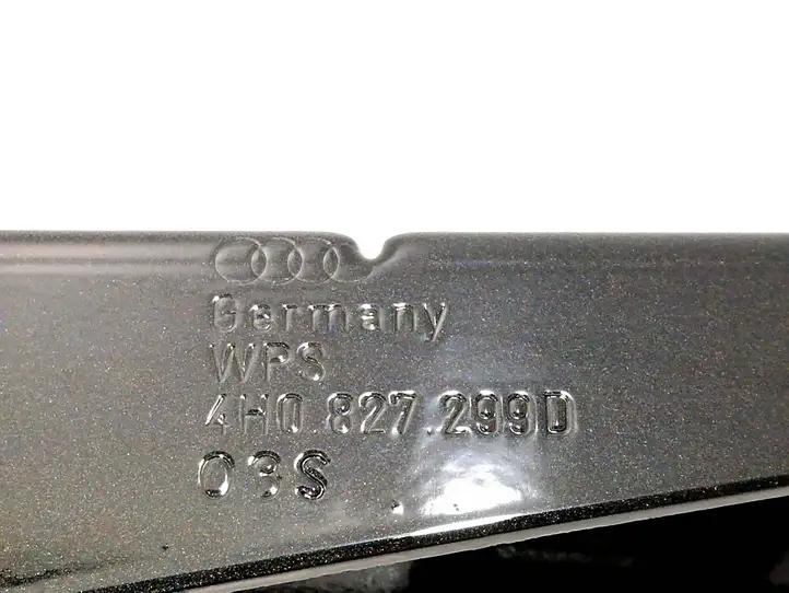 Audi A8 (2010 - 2014)  4H0827299D Петля (петли) задней крышки