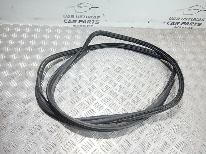 Mercedes-Benz C W204 (2007 - 2014) Уплотнитель багажной двери (кузов) — фото 1