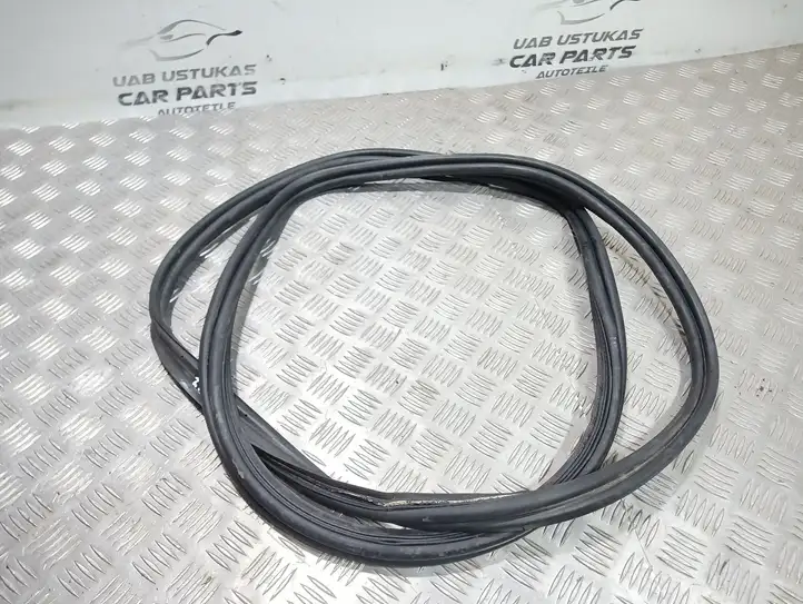 Mercedes-Benz C W204 (2007 - 2014) Уплотнитель багажной двери (кузов) — фото 2