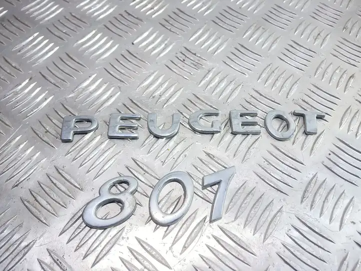 Peugeot 807 (2002 - 2011) Эмблема производителя — фото 1