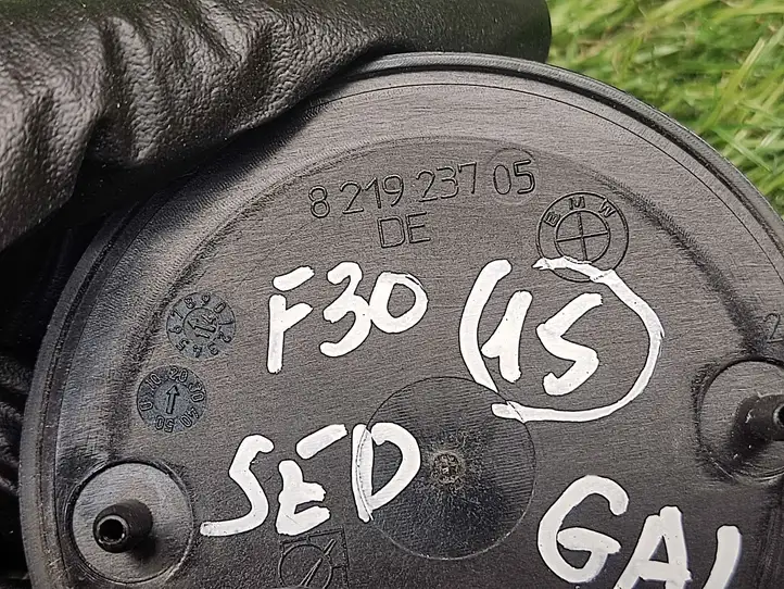 BMW 3 F30 F35 F31 (2012 - 2018) 821923705 Эмблема производителя — фото 3