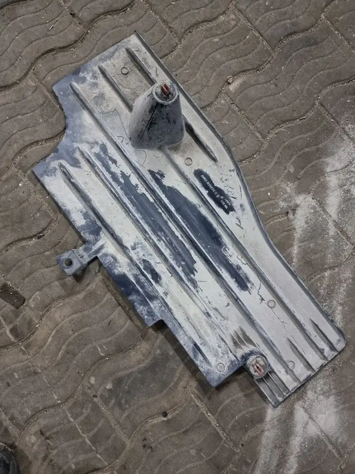 Ford Focus (2011 - 2015) AV61R11778AF Защита днища задней части — фото 3
