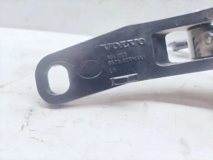 Volvo V70 (2000 - 2004)  8643157 Петля (петли) задней крышки