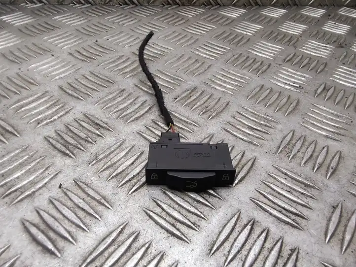 BMW 7 E65 E66 (2001 - 2008) 61318379766 Кнопка открытия задней двери — фото 1