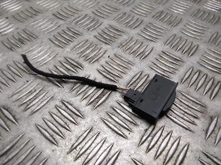 BMW 7 E65 E66 (2001 - 2008) 61318379766 Кнопка открытия задней двери — фото 2