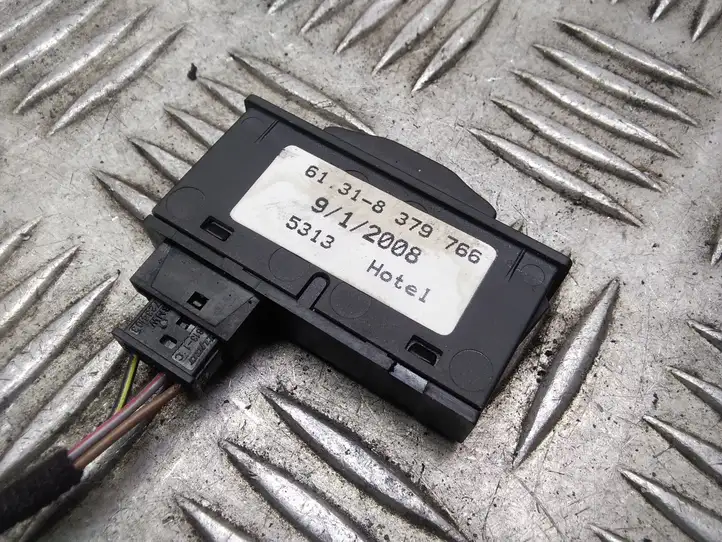 BMW 7 E65 E66 (2001 - 2008) 61318379766 Кнопка открытия задней двери — фото 4