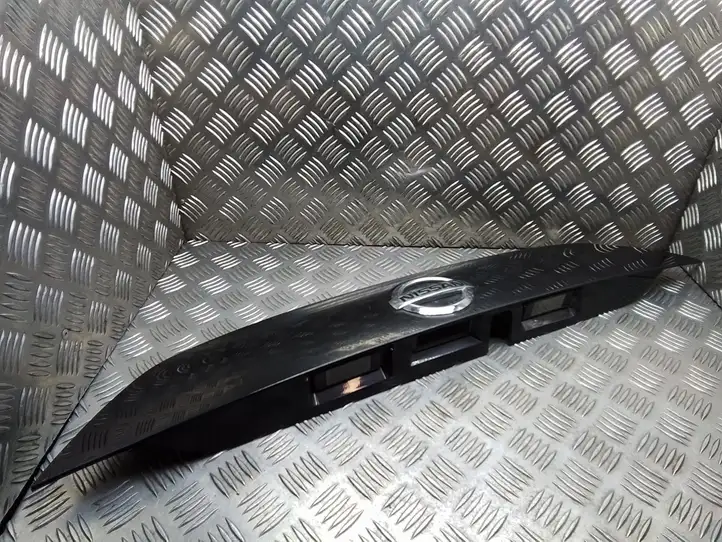 Nissan Qashqai (2013 - 2017) 908104ESXX Подсветка номера — фото 4