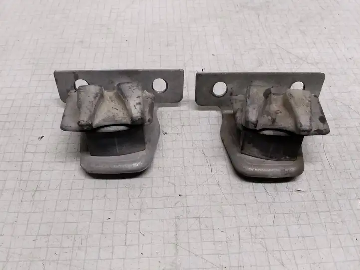 Volkswagen Transporter-Caravelle (2003 - 2009)  PA66GF30  Отбойник задней крышки 