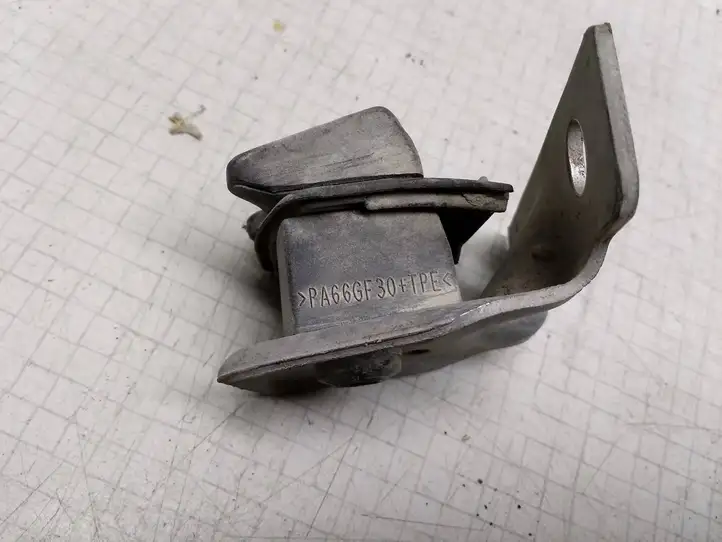 Volkswagen Transporter-Caravelle (2003 - 2009)  PA66GF30  Отбойник задней крышки 