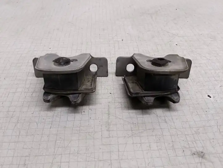 Volkswagen Transporter-Caravelle (2003 - 2009)  PA66GF30  Отбойник задней крышки 