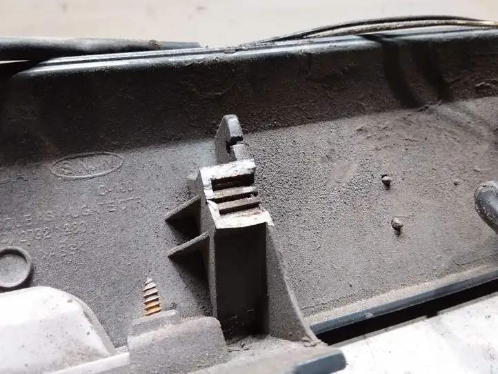 Chevrolet Captiva (2006 - 2011) 20921280 Подсветка номера — фото 4