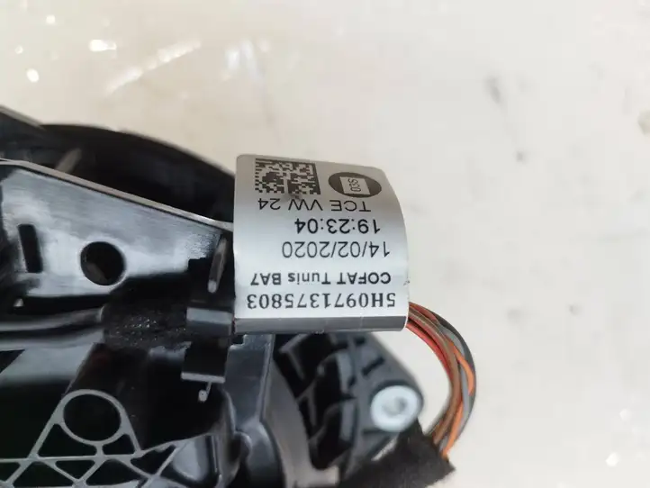 Volkswagen ID.3 (2019 - ) 10A827469L Ручка багажника с камерой — фото 3