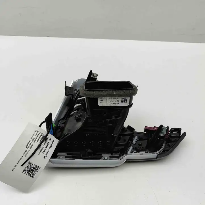 BMW X5 G05 (2018 - ) 9399471 Воздушная решетка панели — фото 5