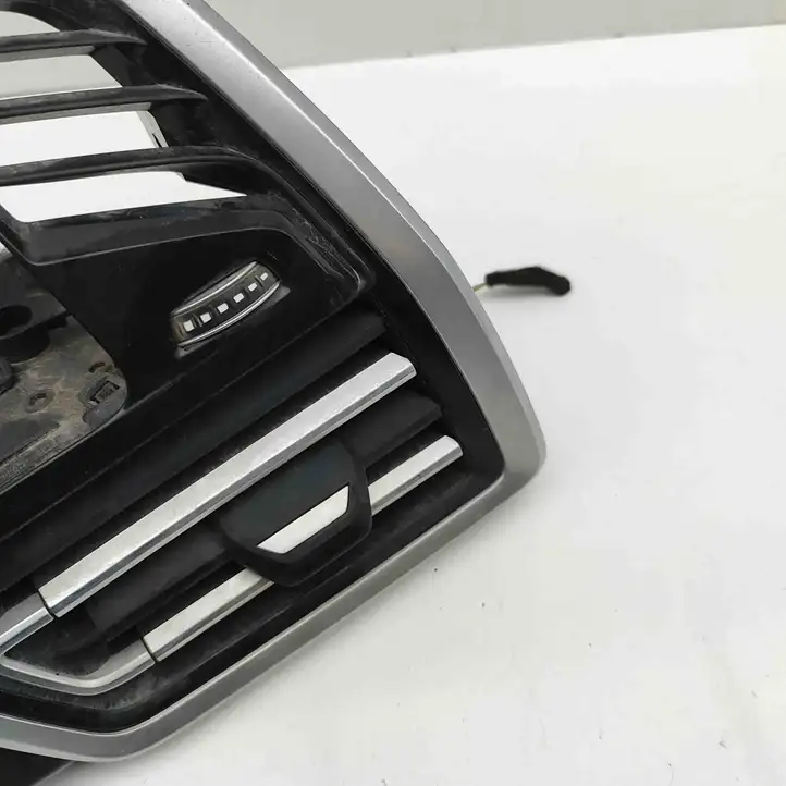 BMW X5 G05 (2018 - ) 9399473 Воздушная решетка панели — фото 3