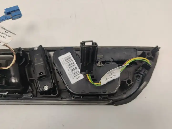 Mercedes-Benz GL X166 (2013 - 2019) A1667203222 Прочая отделка передней двери — фото 13