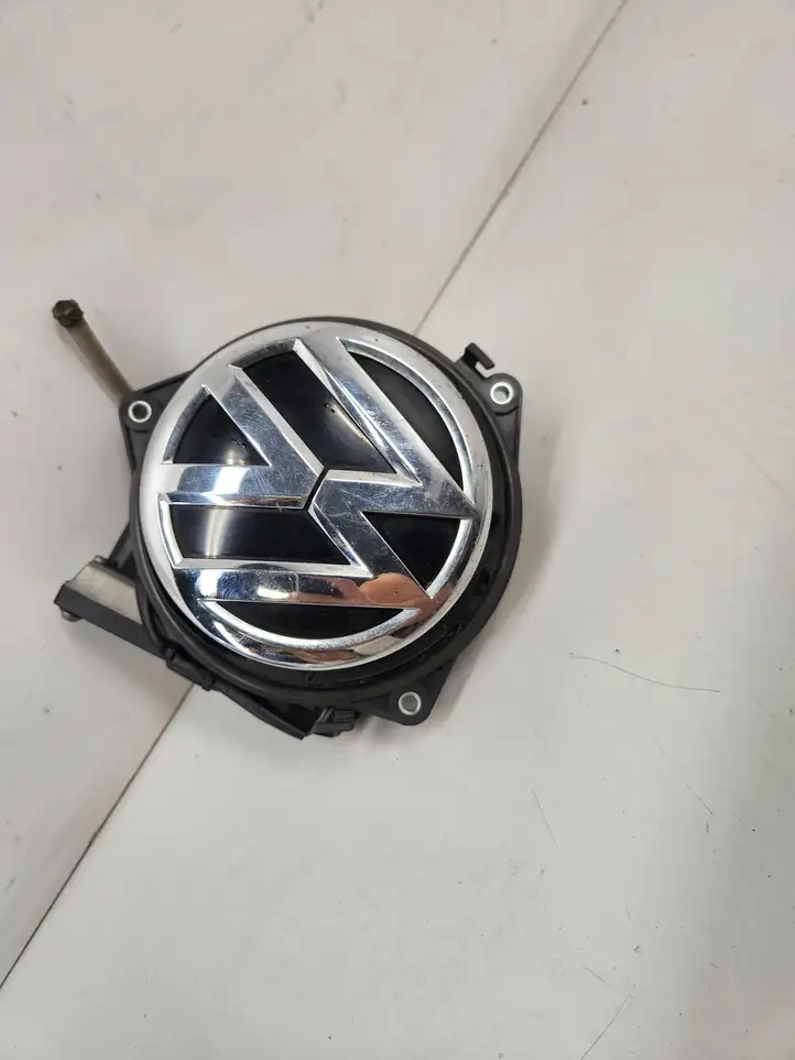 Volkswagen PASSAT B8 (2015 - ) 3G0827469AQ Ручка багажника с камерой — фото 2