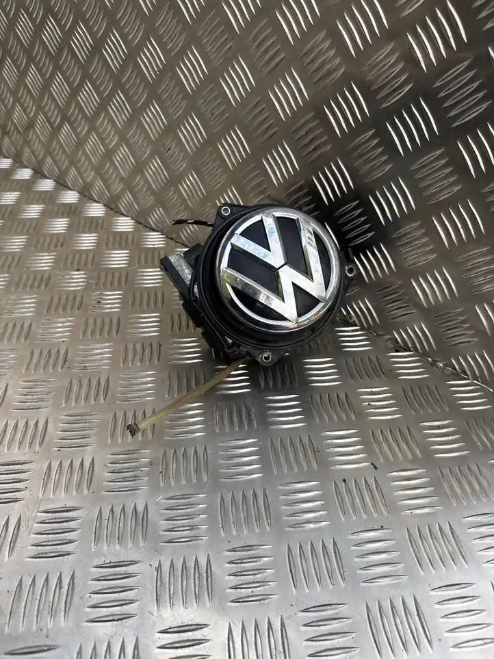 Volkswagen PASSAT B8 (2015 - ) 3G0827469H Ручка багажника с камерой — фото 2