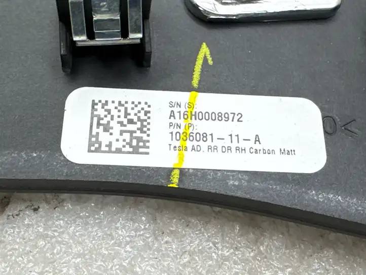 Tesla Model X (2015 - 2021) 103608111A Прочая отделка задней двери — фото 7